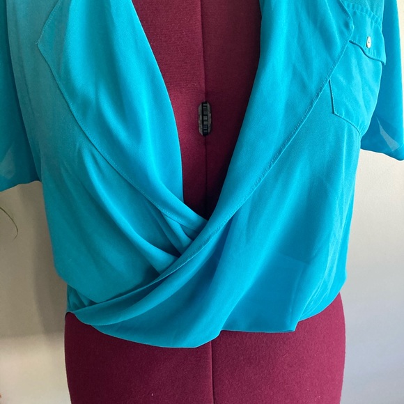 Capri Hi-Low Blouse - Picture 6 of 11